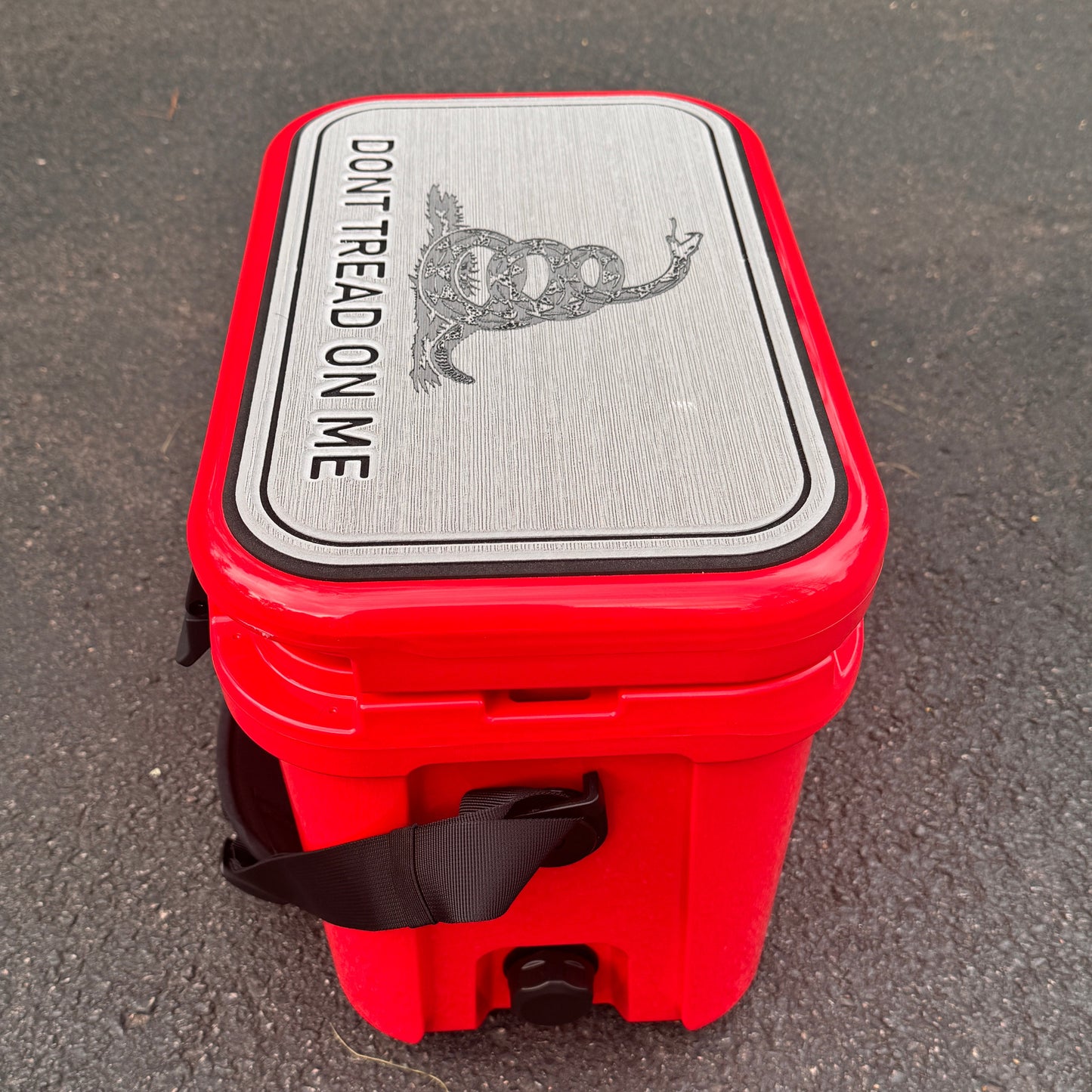 "DON'T TREAD ON ME." - Cooler Topper